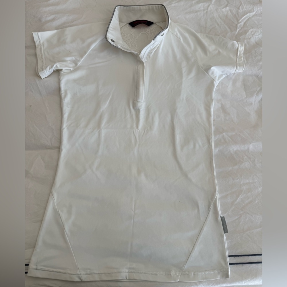 Horseware lace short sleeve show shirt
Size S 
In show condition